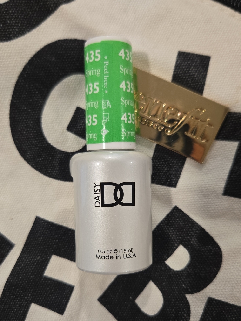 New Daisy DND Gel Polish
